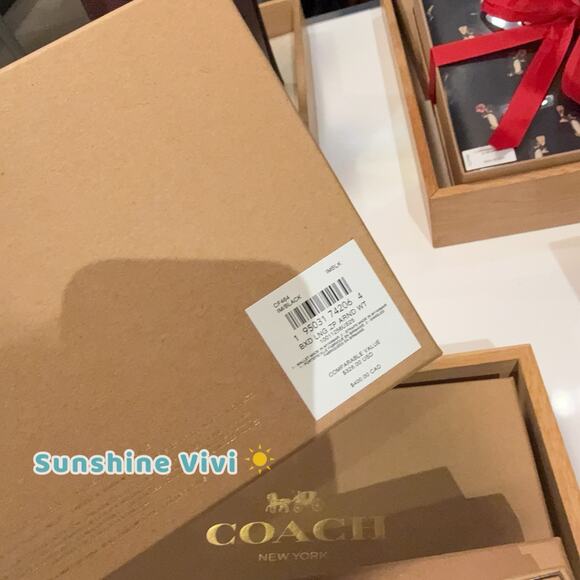 NWT COACH CF464 Boxed Long Zip Around Wallet Signature Leather Heart Charm Strap - Picture 6 of 6